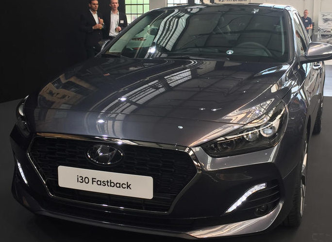 hyundai-i30-fastback1